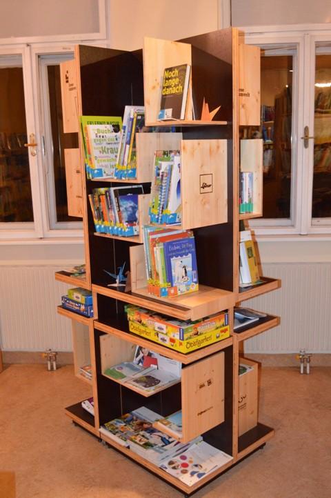 Umweltturm befüllt mit Büchern